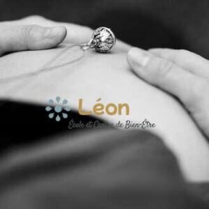 Massage prénatal pour femme enceinte au Centre LÉON École du Bien-Être à Rueil-Malmaison