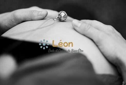 Massage prénatal pour femme enceinte au Centre LÉON École du Bien-Être à Rueil-Malmaison