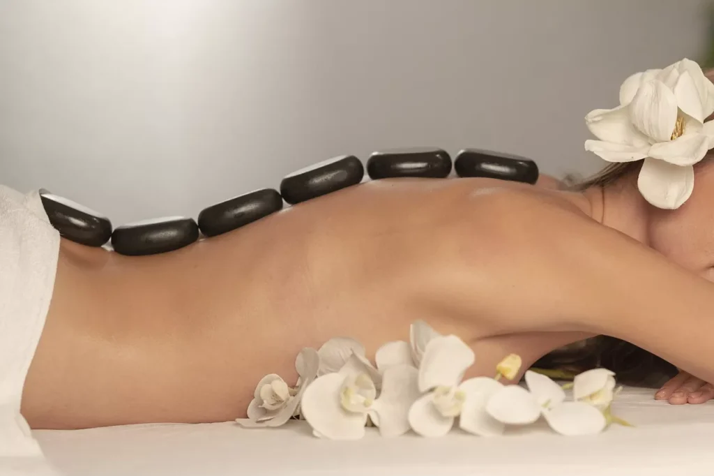 massage aux pierres chaudes relaxant