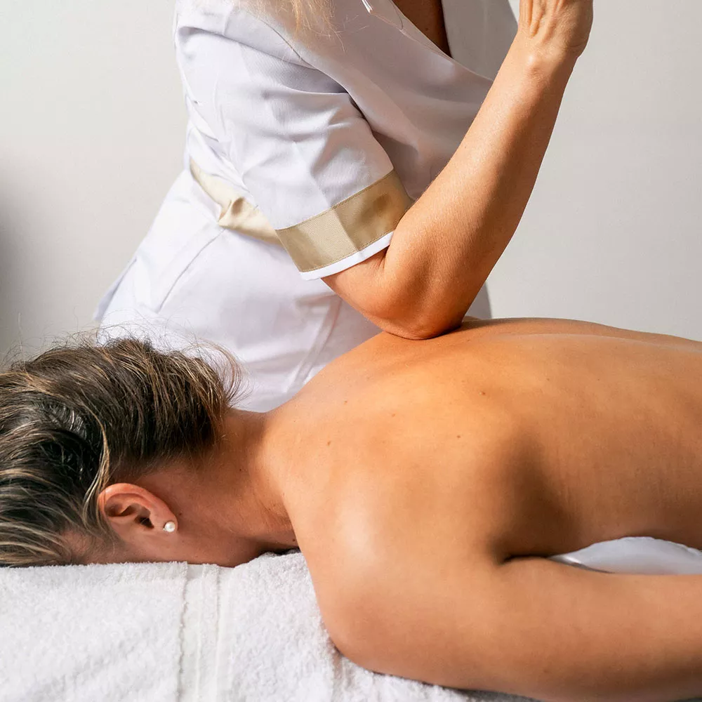 Massage Deep Tissue pour tensions musculaires profondes réalisé au Centre Léon à Rueil-Malmaison