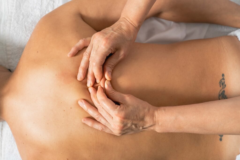 Massage amincissant drainant et tonique à Rueil-Malmaison, ciblant les zones de cellulite et de rétention.