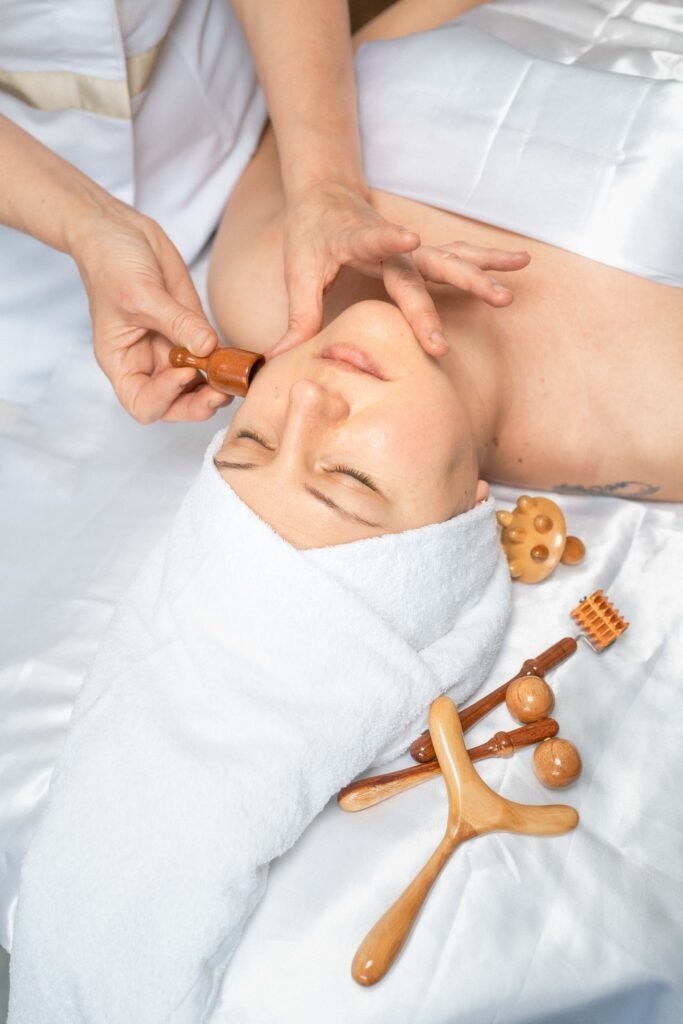 Madérothérapie visage réalisée au Centre LÉON à Rueil-Malmaison près de Paris