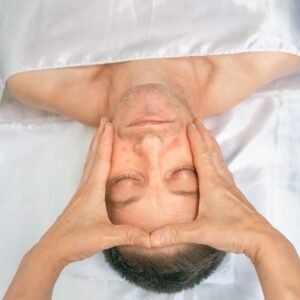 Drainage visage Renata França® réalisé au Centre LÉON à Rueil-Malmaison