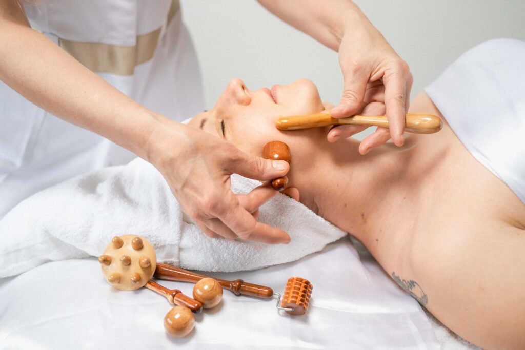 Madérothérapie visage pour la légèreté et la détente des traits